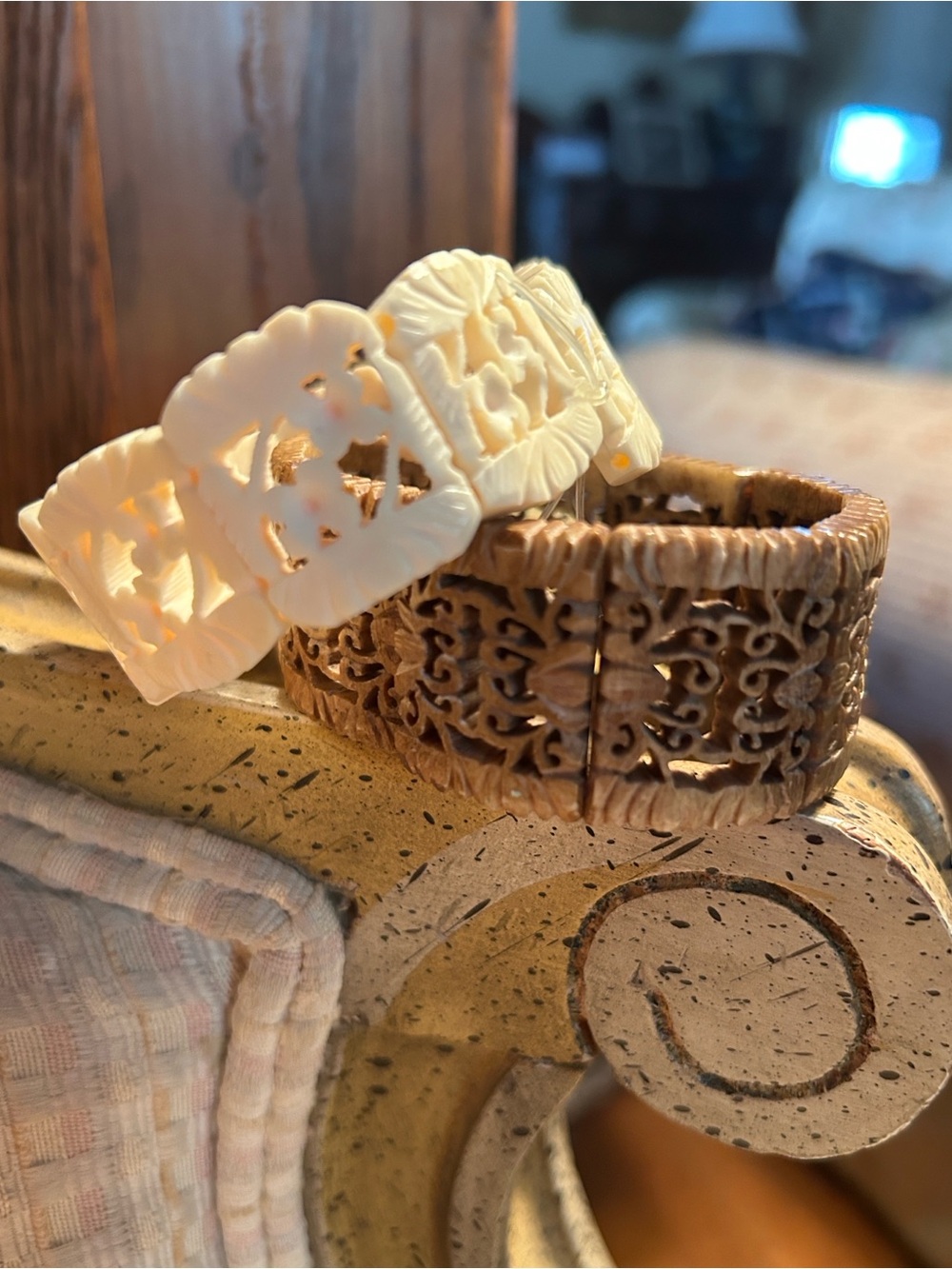 Faux wood carved bead stretch bracelet(only brown is for sale in this image)